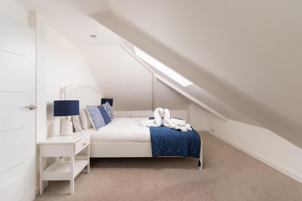 Stunning Views Over Mounts Bay With Balcony Apartment *
