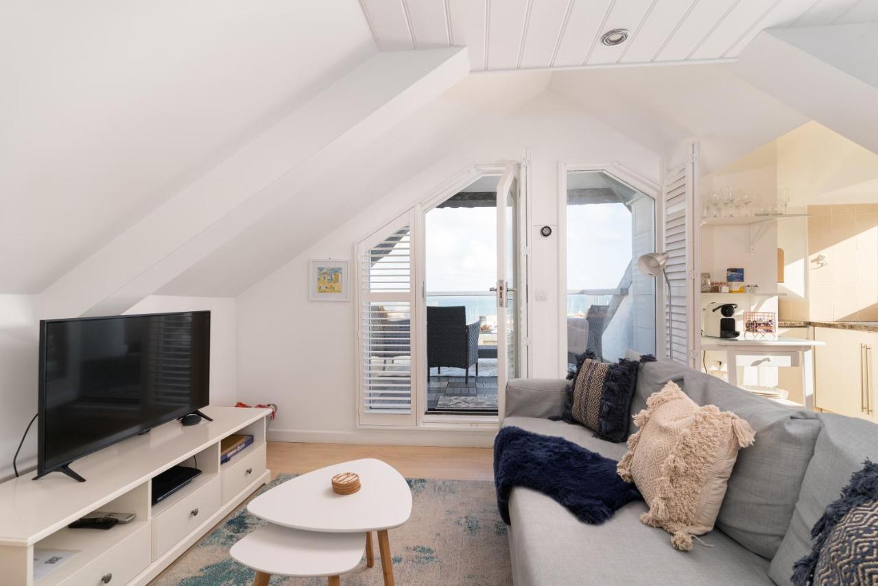 Stunning Views Over Mounts Bay With Balcony *